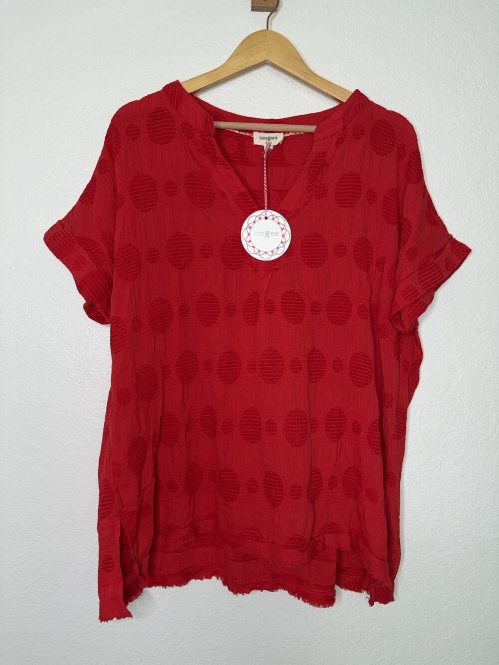 NWT Umgee Swiss Dot Jacquard Top V Neck Short Sleeve Size Medium Red